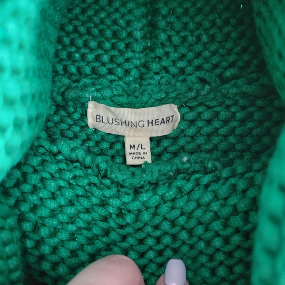 beautiful sweater - Picture 3 of 3